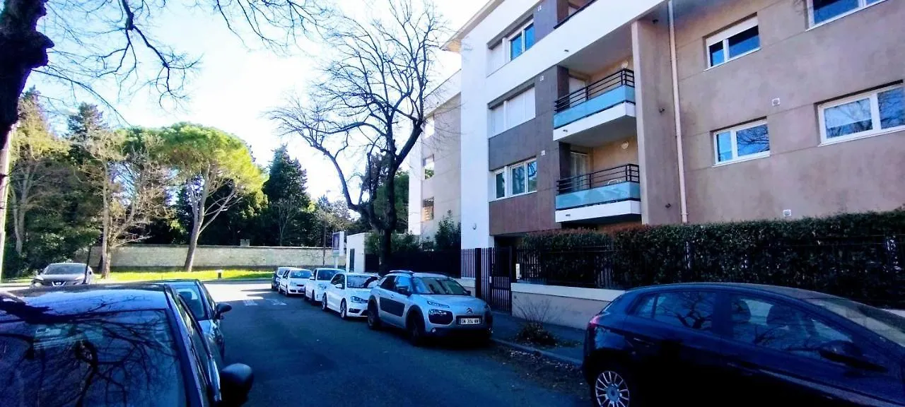 Mambrillo Parking Netflix Disney Prime Avignon 0*,