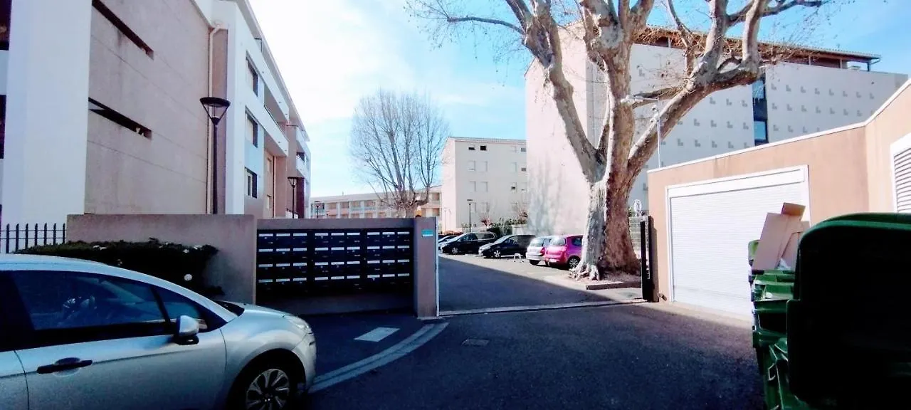 Mambrillo Parking Netflix Disney Prime Avignon